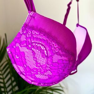 Scarlet Blue lace bra. Size 32DD. Like new.